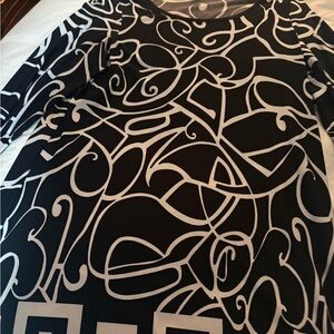 Black & White Graphic knit Tunic Top